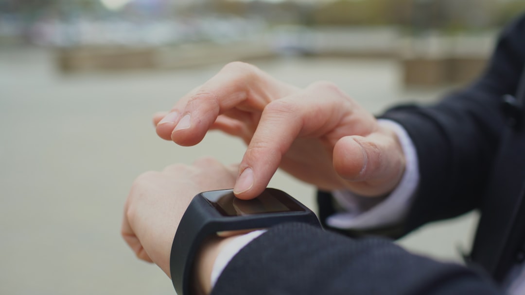 スマホの振動が「お疲れ様」を伝える未来？科学が発見した“触る感情言語”の衝撃